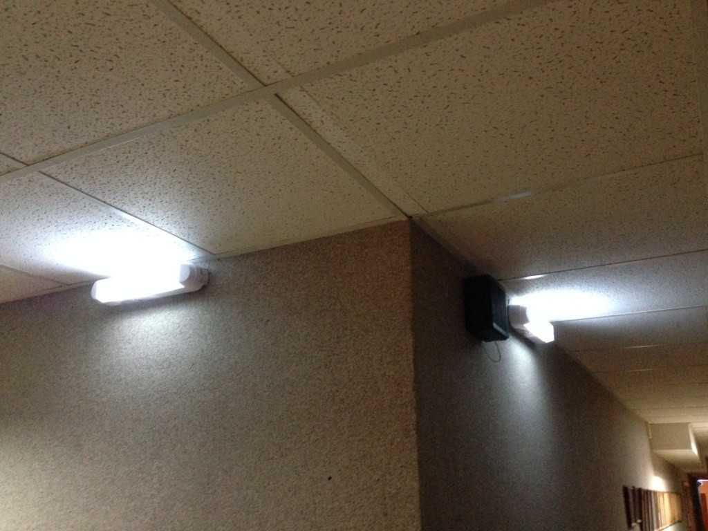 5 причин забыть про точечные светильники при освещении квартиры.