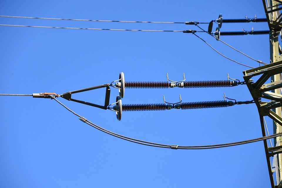 Воздушные и кабельные линии электропередачи — общая информация об их устройстве