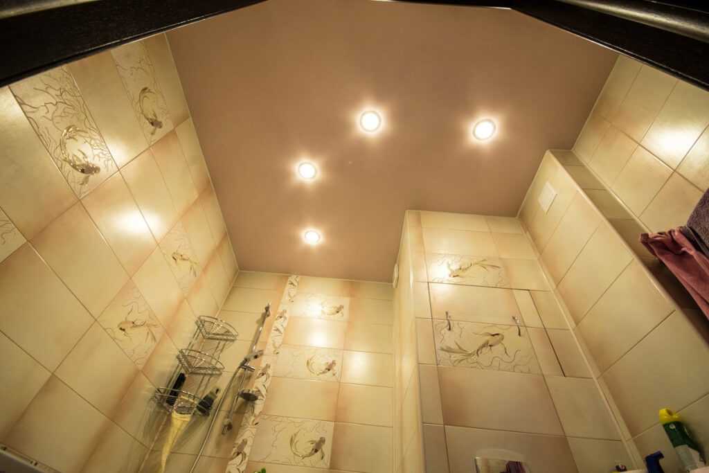 Светильники для ванной комнаты: какой прибор лучше выбрать и почему