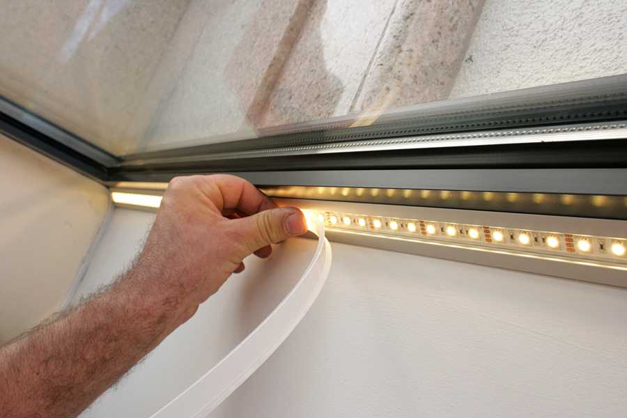 Как прикрепить светодиодную ленту к стене?