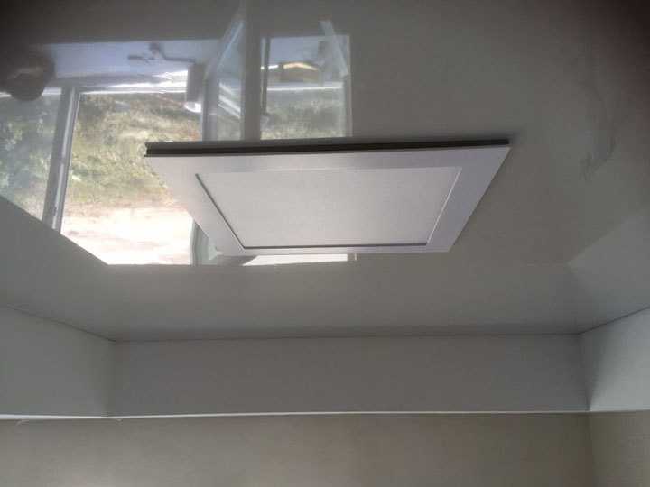 Из-за чего может порваться натяжной потолок при монтаже квадратного или прямоугольного светильника Вклейка термоквадрата снаружи или внутри - как правильно Как установить Led панель большого размера