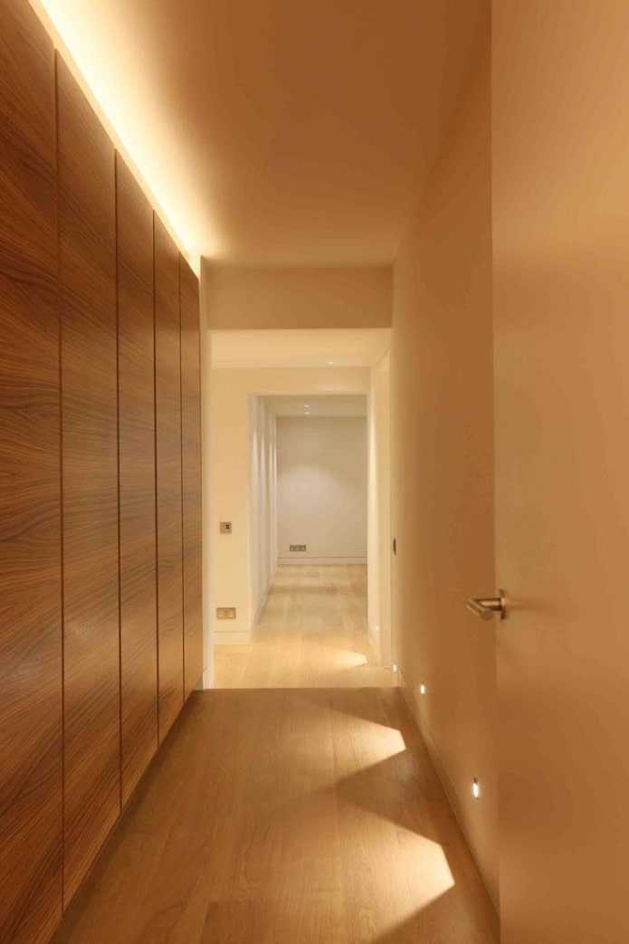 Подсветка пола: в комнатах квартиры, коридоре, светодиодное напольное освещение с датчиком движения