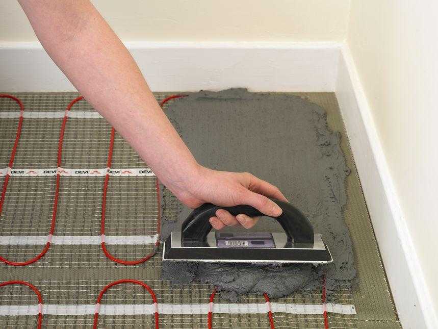 Как укладывать теплый электрический пол под керамическую плитку?