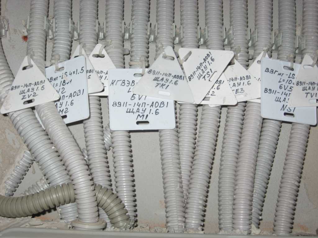 Маркировка кабелей (проводов) с помощью бирок
