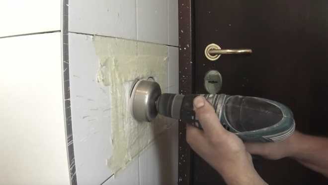 Как сделать отверстие под розетку в бетонную стену