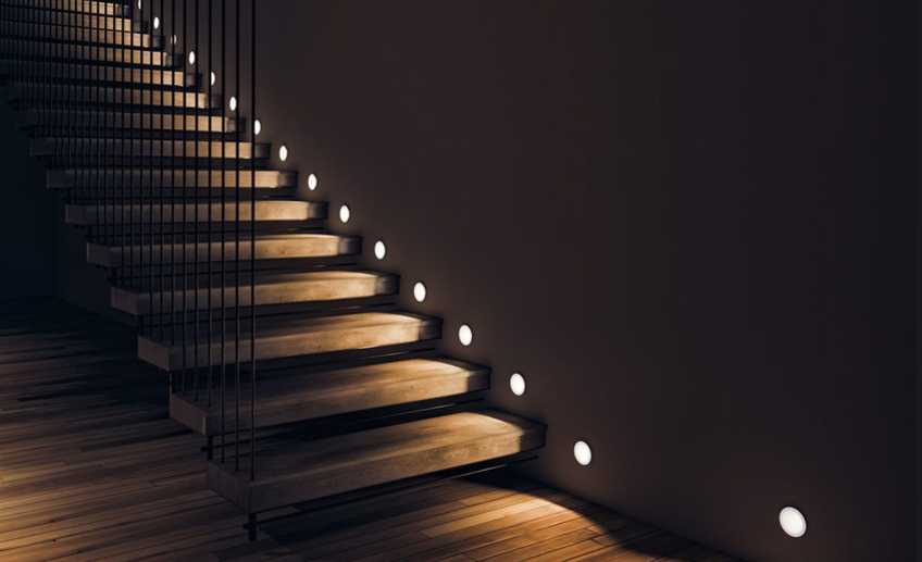 Варианты подсветок лестниц из различных материалов Использование специального рекламного освещения Пошаговая инструкция по выполнению работ своими руками