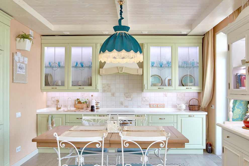 Люстра на кухню в стиле прованс + фото