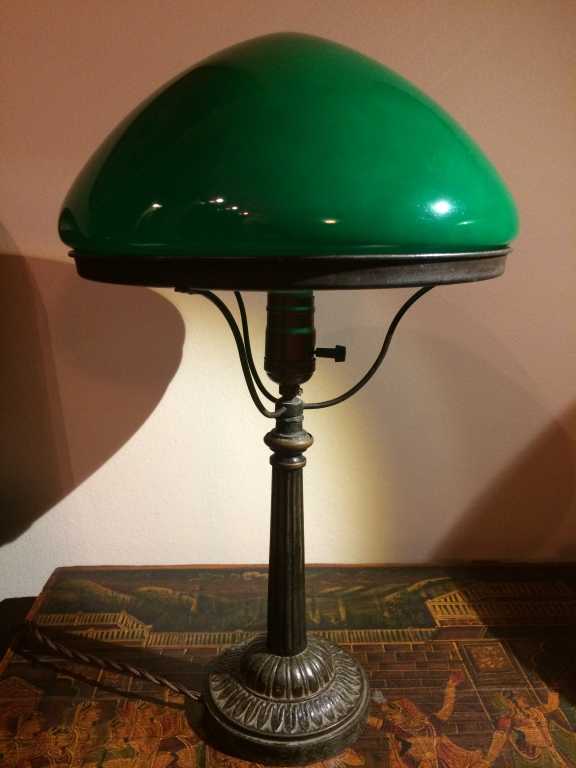 Зеленая настольная лампа: светильник с плафоном в стиле «ретро» зеленого цвета на стол