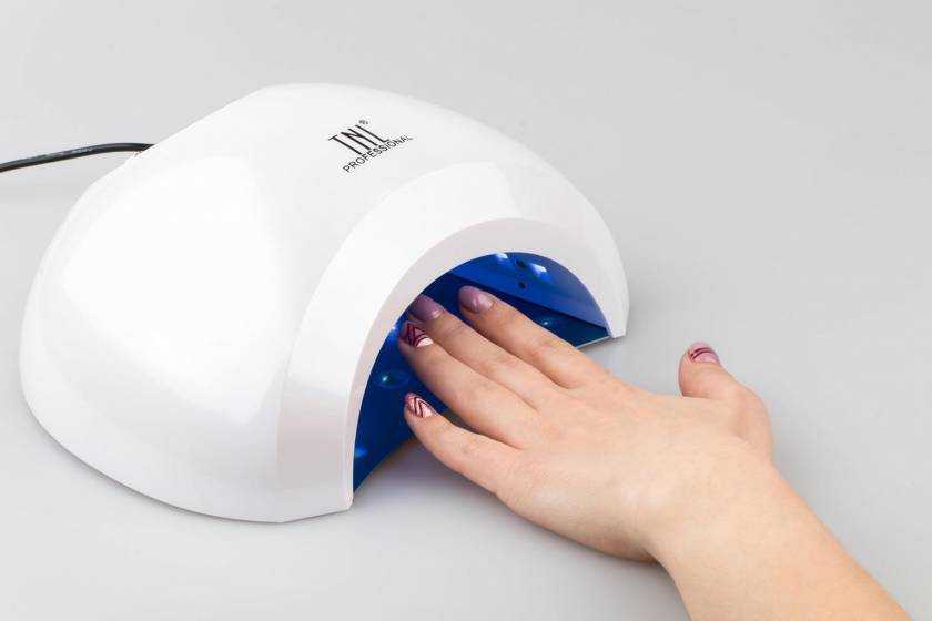 Уф лампа для ногтей: как выбрать лучшую сушилку ультрафиолетовую для сушки маникюра гель лаком при наращивании в домашних условиях, рейтинг
