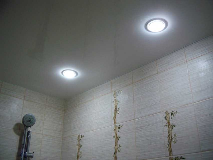 Какими должны быть встраиваемые светильники для ванной