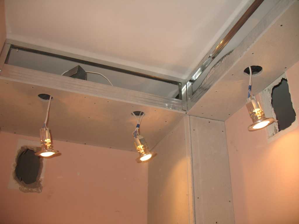 Установка светильников в гипсокартон: монтаж встроенных точечных светильников, диаметр встраиваемых приборов освещения для гипсокартона