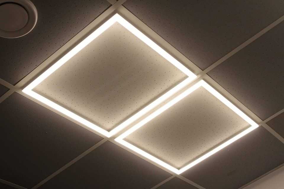 Установка и подключение светильников в потолках типа армстронг.