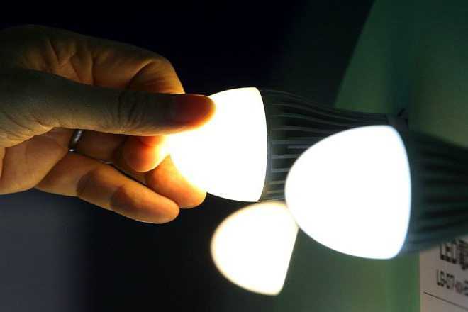 О том, почему перегорает светодиодная лампа в квартире: возможные причины и срок службы