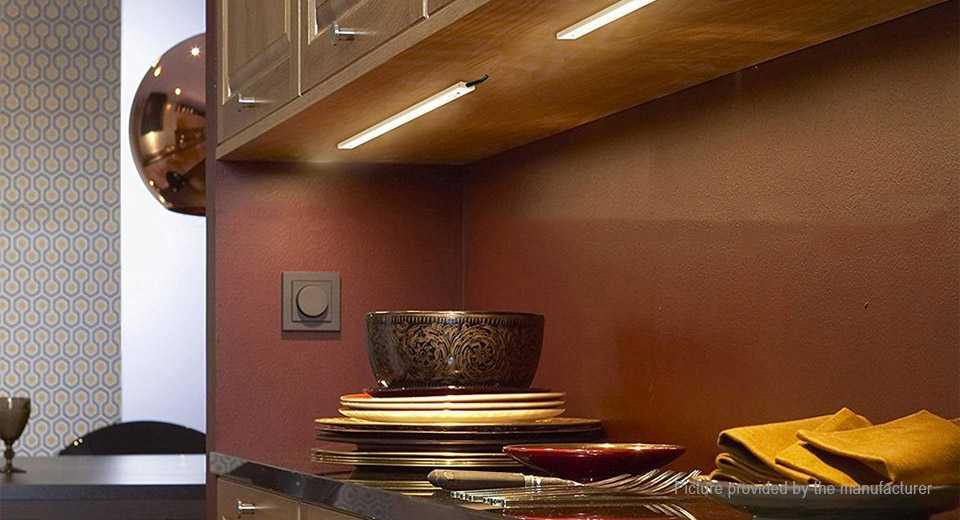 Какую выбрать подсветку для кухни под шкафы — какая лучше и как произвести монтаж своими руками?