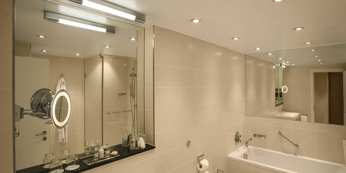 Светильники для ванной комнаты (131 фото): дизайнерские варианты освещения, бра для зеркала, odeon light и arte lamp, как выбрать и расположить