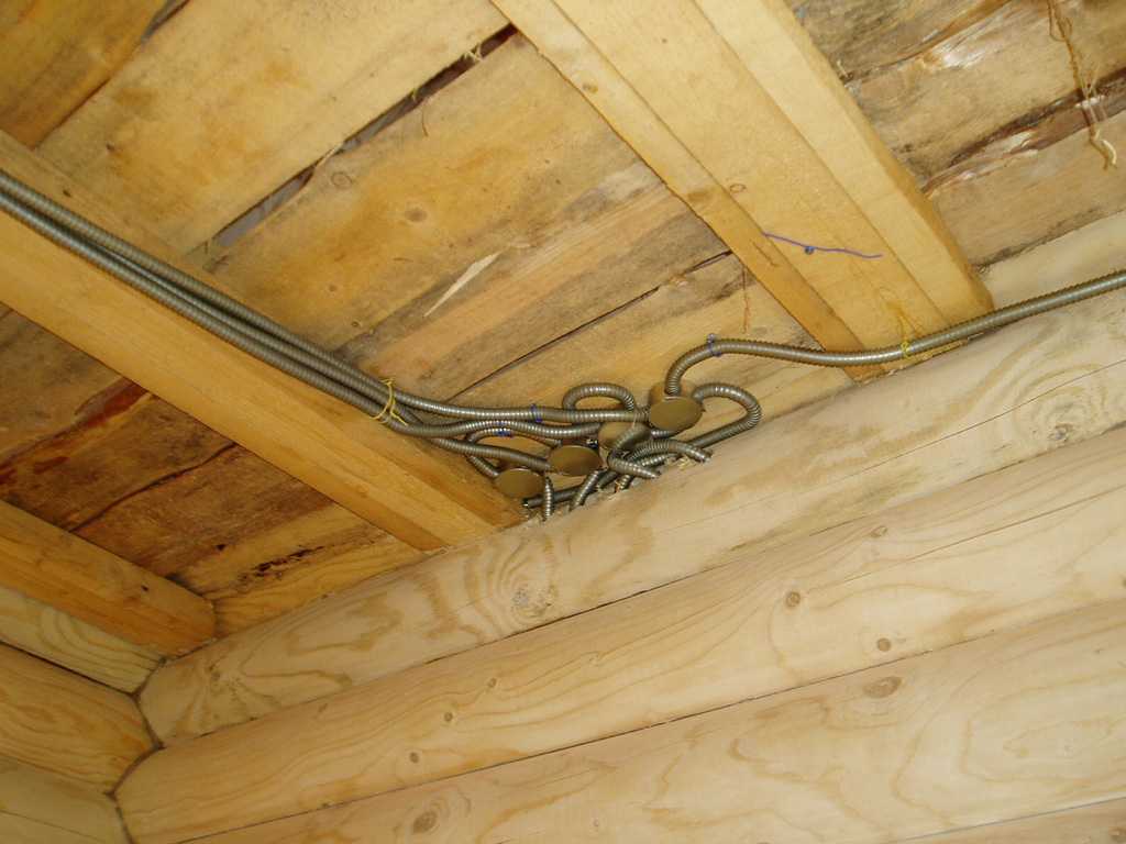 Скрытая проводка в деревянном доме - красиво и безопасно, при правильном монтаже