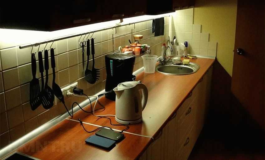 Светодиодная лента на кухню под шкафы, советы по правильному выбору