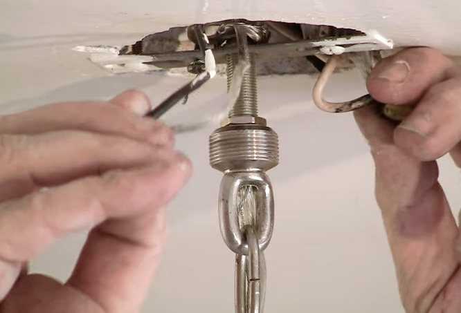 Как правильно повесить люстру на гипсокартонный потолок