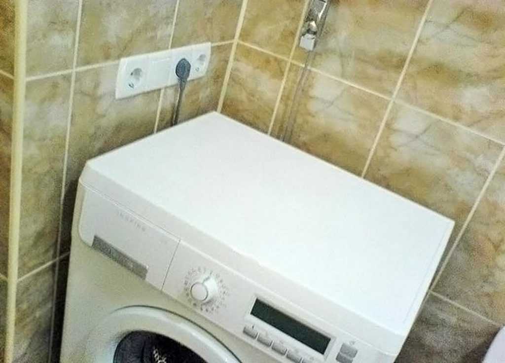 Как выбрать и установить розетку для стиральной машины в ванной