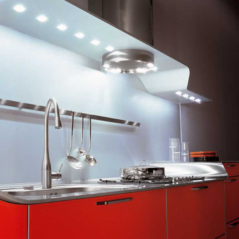 Светодиодная подсветка рабочей зоны на кухню под шкафы с датчиками движения: как установить кухонные светильники и светодиодные ленты своими руками