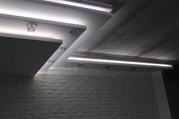 Выбор светодиодной подсветки на кухню для шкафов, правила установки