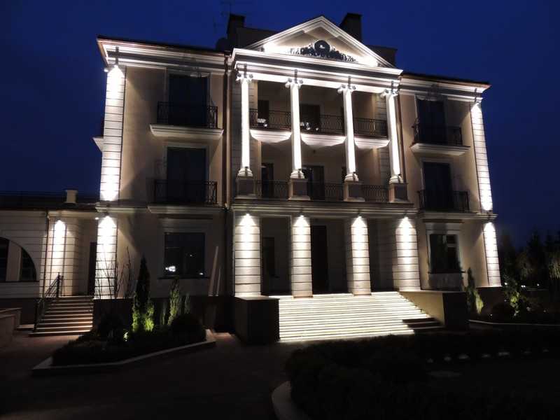 Подсветка частного дома снаружи: как правильно сделать освещение фасада коттеджа