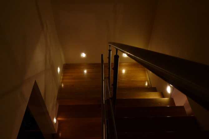 Какой должна быть подсветка ступеней лестницы
