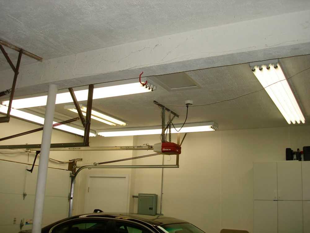Выполняем павильное освещение в гараже своими руками Основные требования, рекомендации, особенности светодиодных ламп, расчеты, варианты схем смотровой ямы и самого гаража