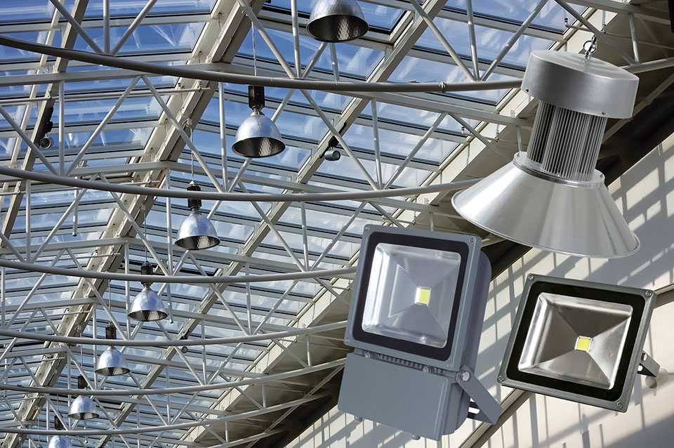 Промышленные светодиодные светильники для освещения рабочих и складских помещений