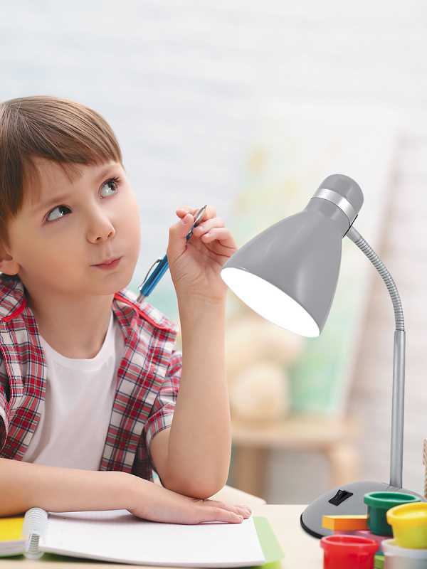 Какая настольная лампа для школьника лучше - 3 правила выбора. популярные модели и обзор.