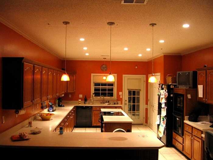 Идеальное освещение на кухне 2021: краткое руководство