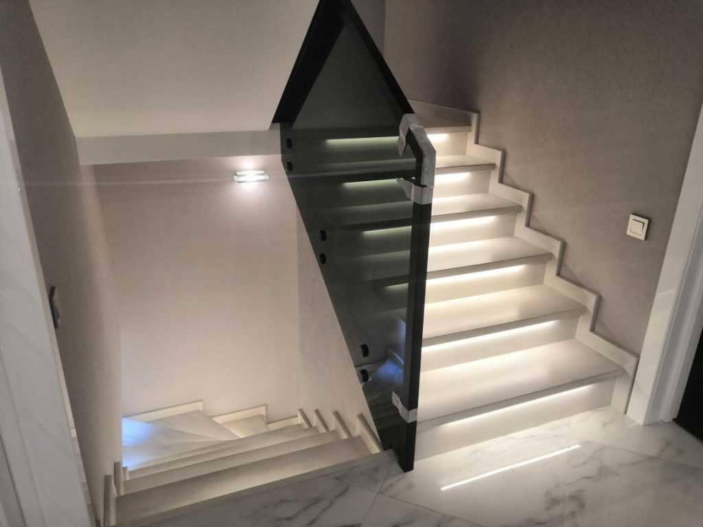 Как сделать подсветку ступеней лестницы: советы экспертов и обзор лучших светильников для лестницы (105 фото)